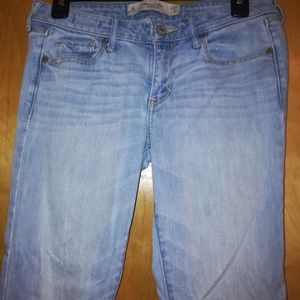 Cute skinny light wash blue Abercrombie jeans.